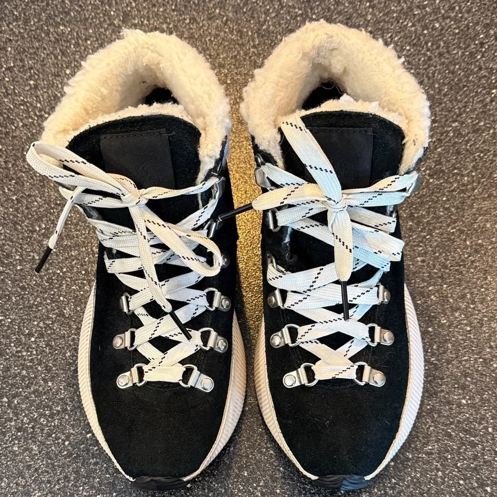 Sorel Women’s Out N' About III Conquest Waterproof Boot - size 6.5